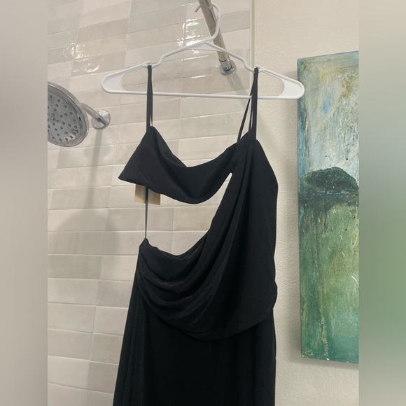 Katie May Amelia Black Gown - Picture 4 of 9